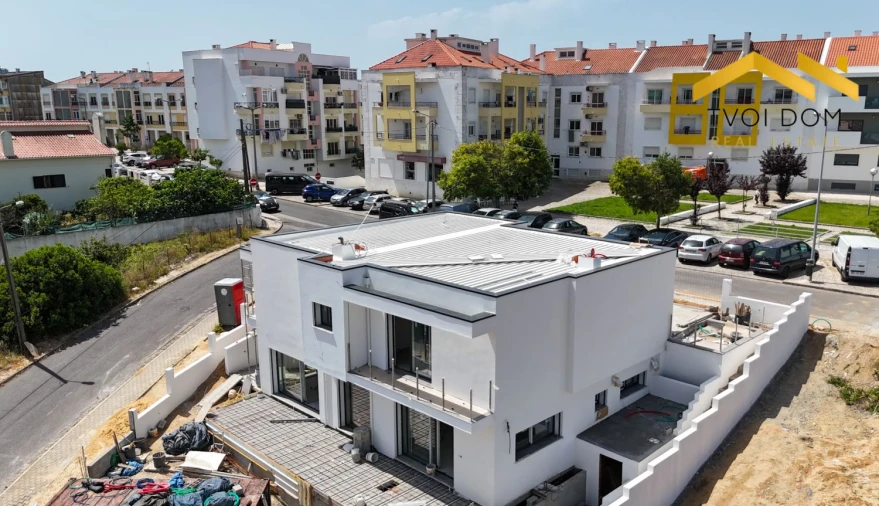 Moradia T4 para Venda em Charneca de Caparica e Sobreda Foto 28
