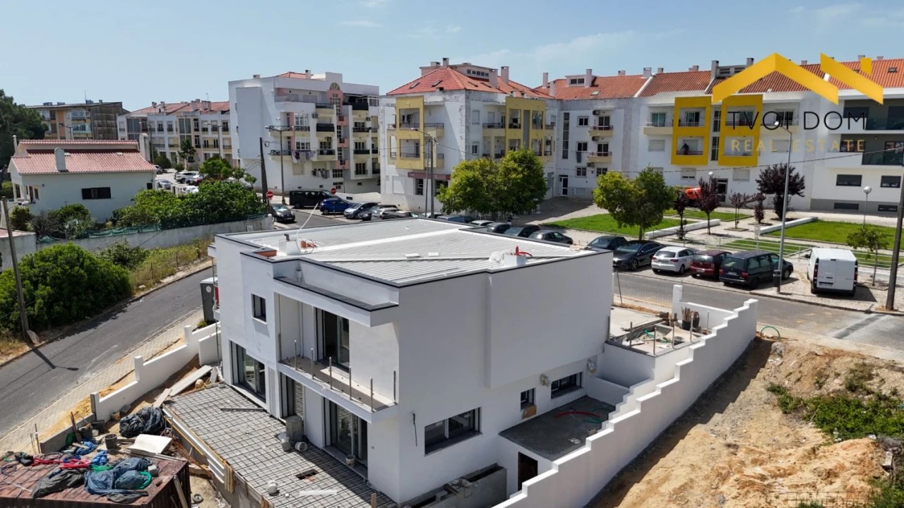 Moradia T4 para Venda em Charneca de Caparica e Sobreda Foto 27