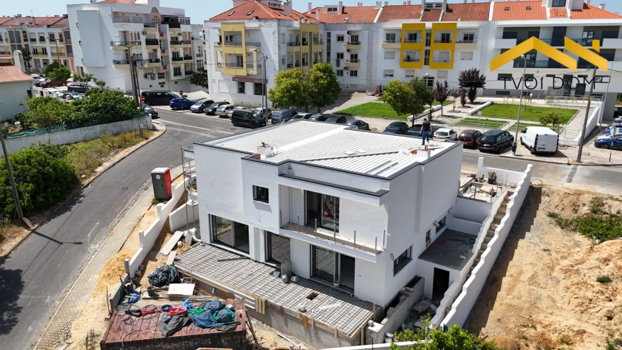Moradia T4 para Venda em Charneca de Caparica e Sobreda Foto 29