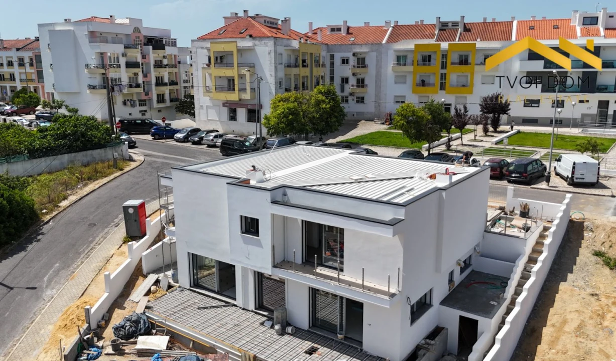 Moradia T4 para Venda em Charneca de Caparica e Sobreda Foto 1