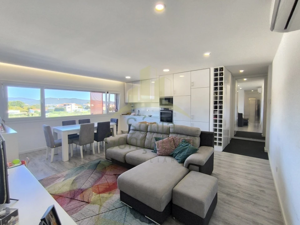 Apartamento T2 para Venda em Santa Marta de Portuzelo Foto 1