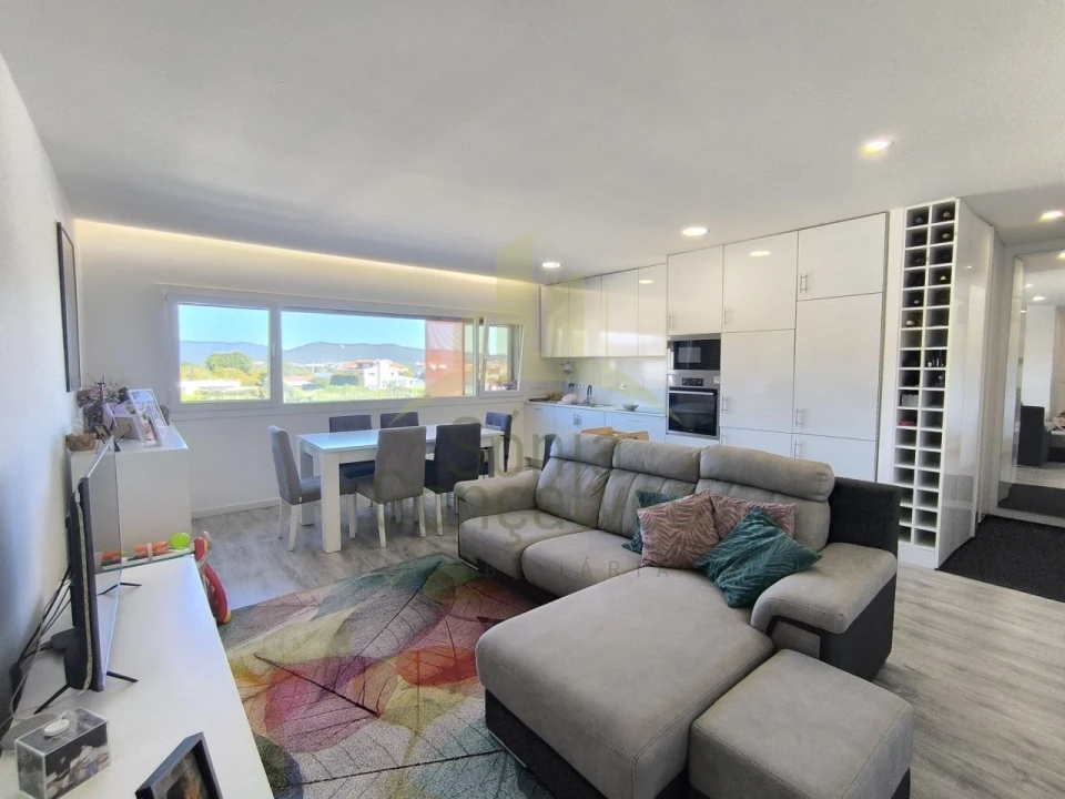 Apartamento T2 para Venda em Santa Marta de Portuzelo Foto 2