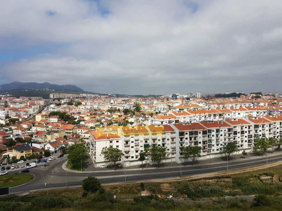Apartamento T4 para Arrendamento em Algueirão-Mem Martins Foto 1