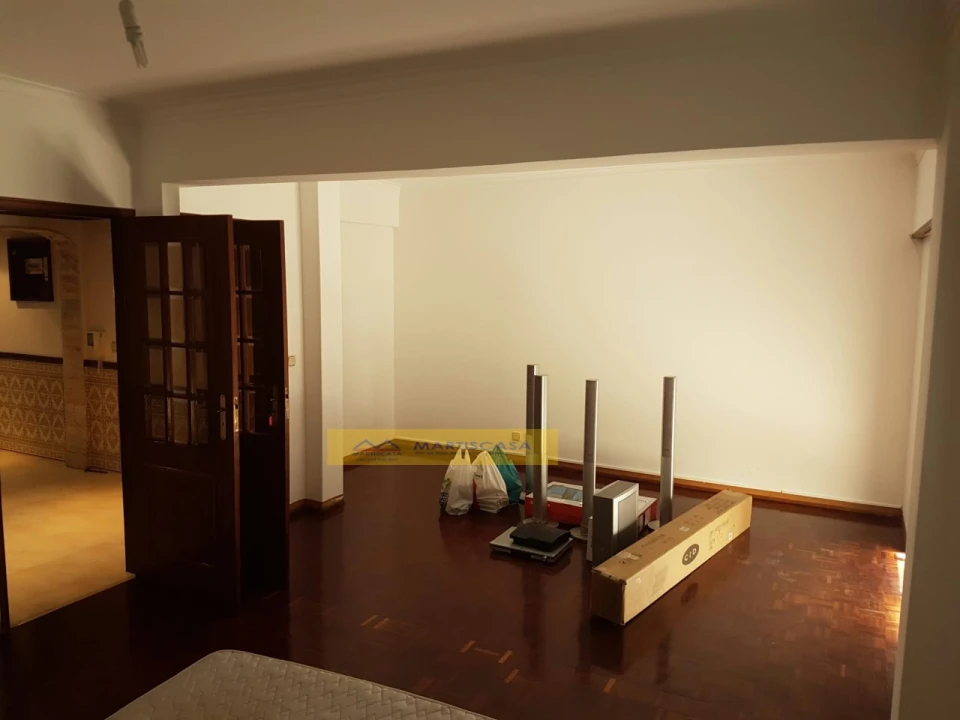 Apartamento T4 para Arrendamento em Algueirão-Mem Martins Foto 6