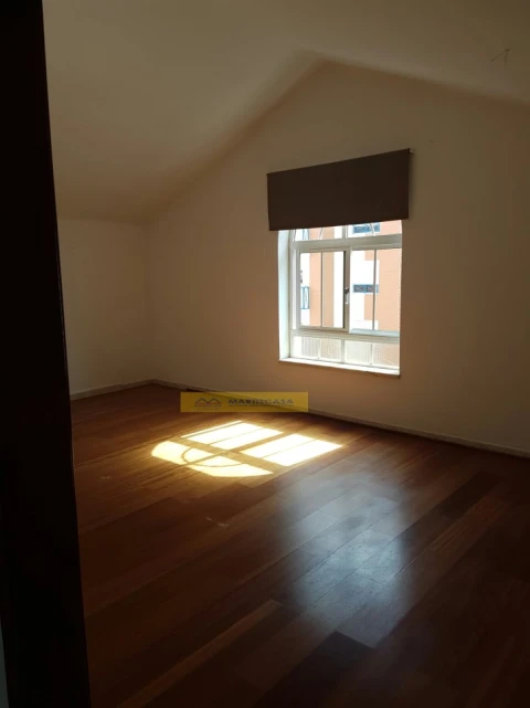 Apartamento T4 para Arrendamento em Algueirão-Mem Martins