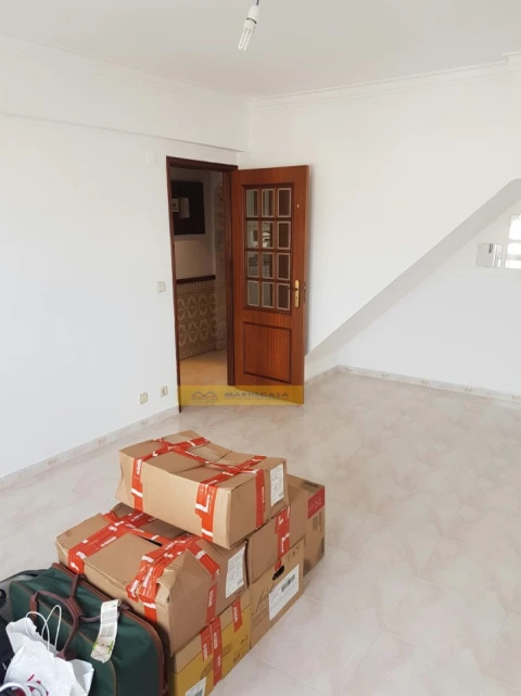Apartamento T4 para Arrendamento em Algueirão-Mem Martins