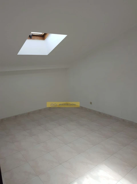 Apartamento T4 para Arrendamento em Algueirão-Mem Martins