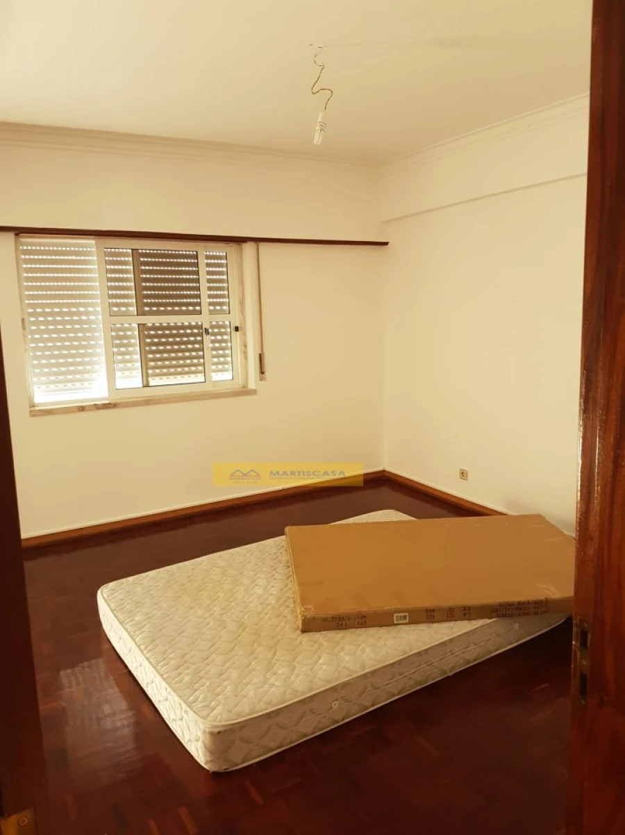 Apartamento T4 para Arrendamento em Algueirão-Mem Martins Foto 11