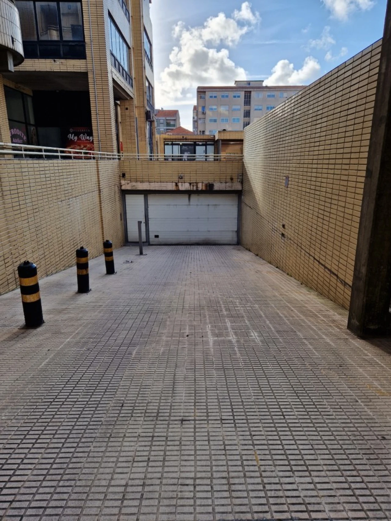 Garagem para Arrendamento em Paranhos Foto 1