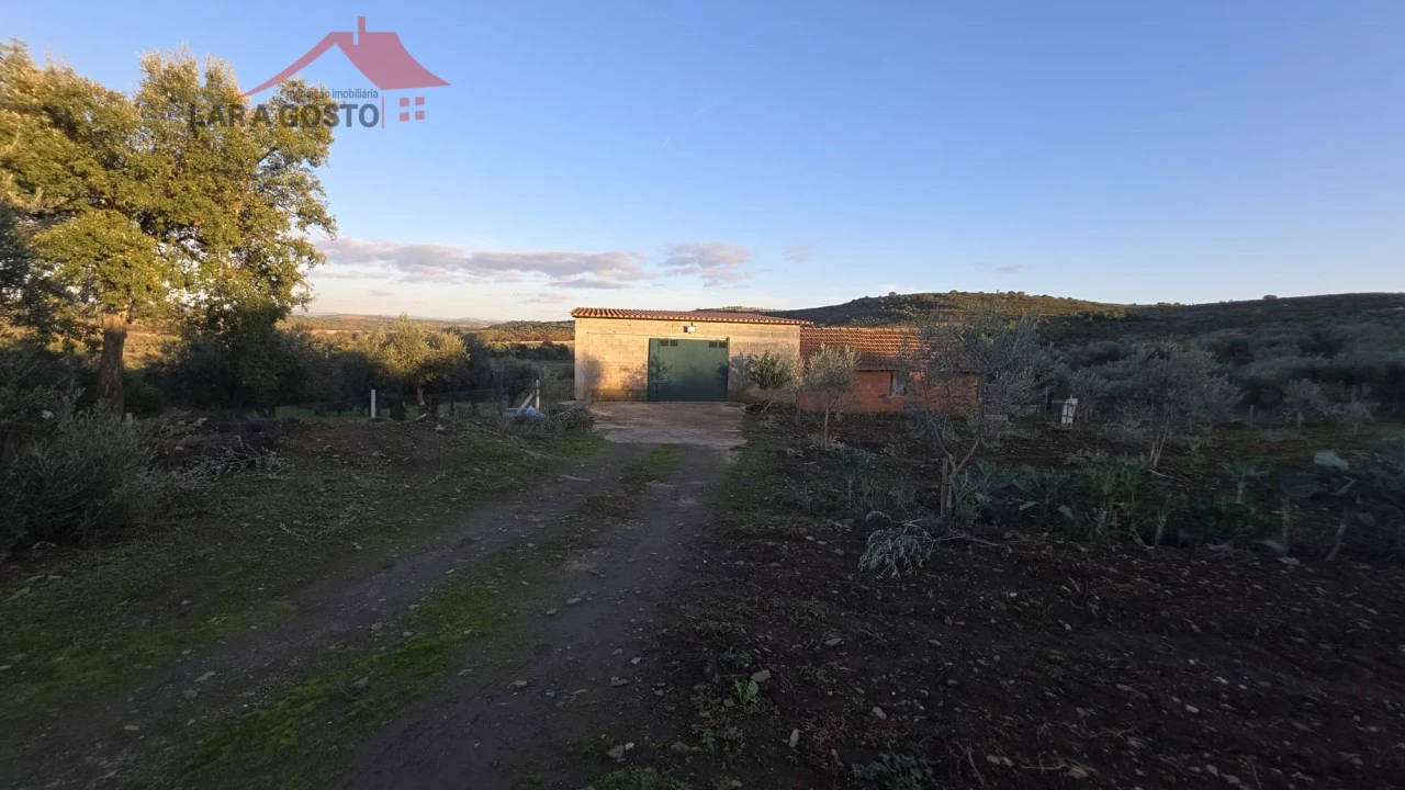 Quinta T2 para Venda em Vinhas Foto 18