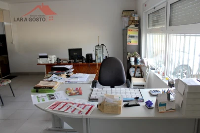 Armazém para Venda em Sezulfe
