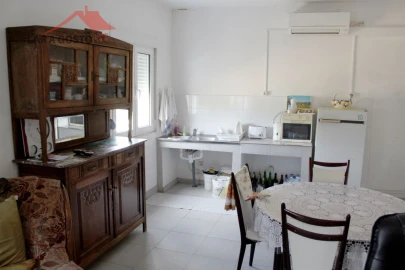 Armazém para Venda em Sezulfe