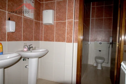 Negócio para Venda em Rebordãos