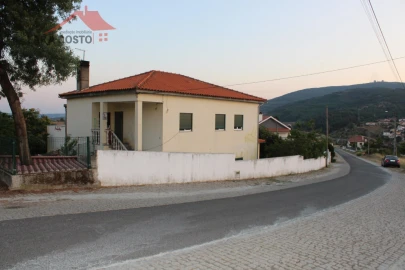 Negócio para Venda em Rebordãos