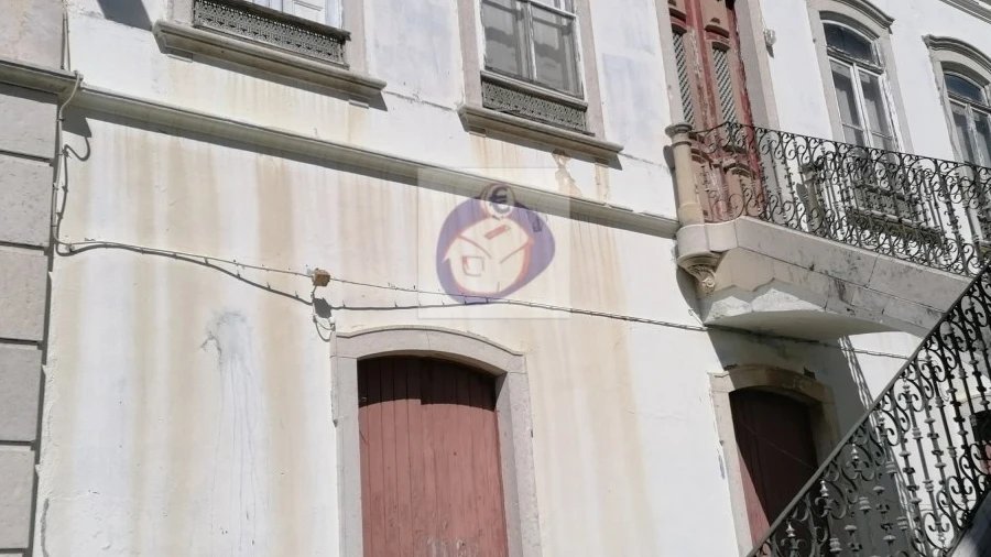 Moradia T5 para Venda em Quelfes