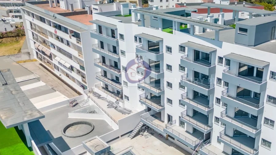 Apartamento T3 para Venda em Quelfes