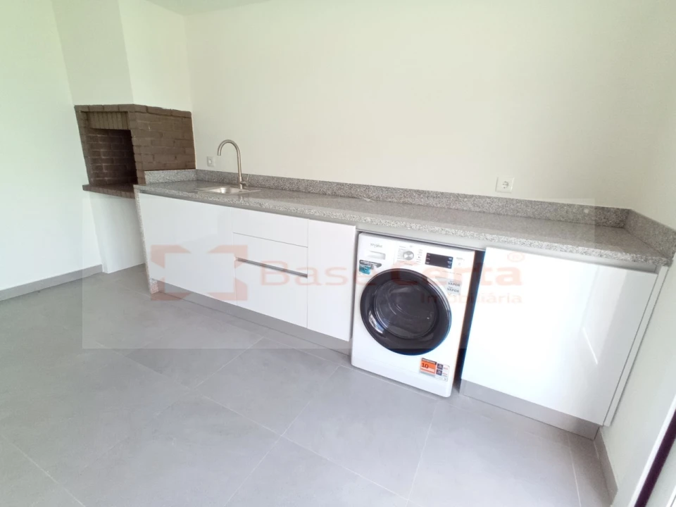 Quinta T4 para Venda em Corroios Foto 35