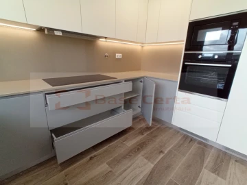Moradia T5 para Venda em Pontinha e Famões