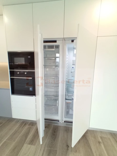 Moradia T5 para Venda em Pontinha e Famões