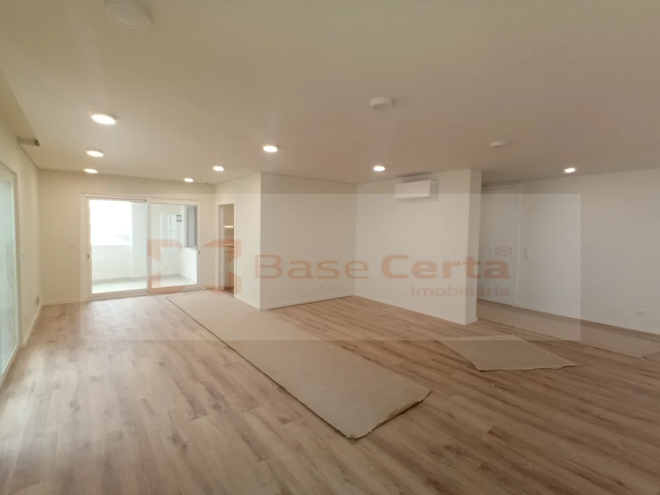 Apartamento T3 para Venda em Almada, Cova da Piedade, Pragal e Cacilhas Foto 18