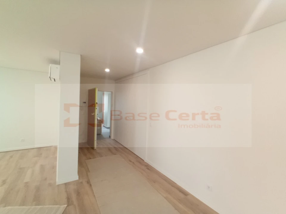 Apartamento T3 para Venda em Almada, Cova da Piedade, Pragal e Cacilhas Foto 19