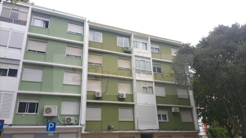 Apartamento T2 para Venda em Benfica