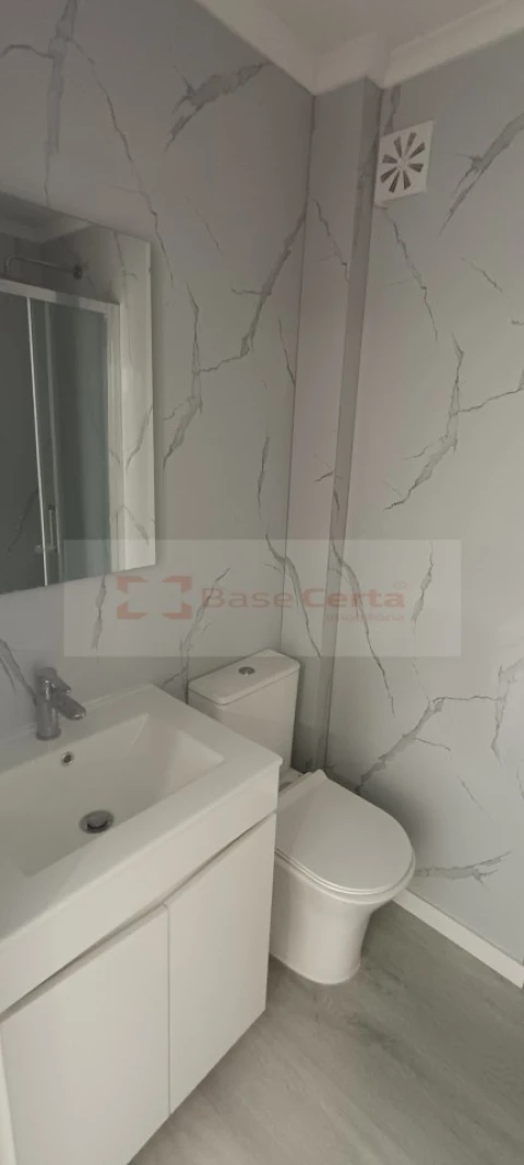 Apartamento T2 para Venda em Benfica