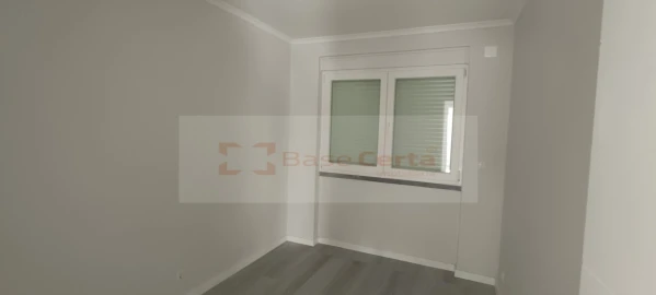 Apartamento T2 para Venda em Benfica