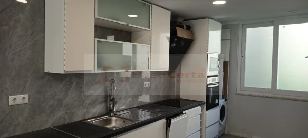 Apartamento T2 para Venda em Benfica
