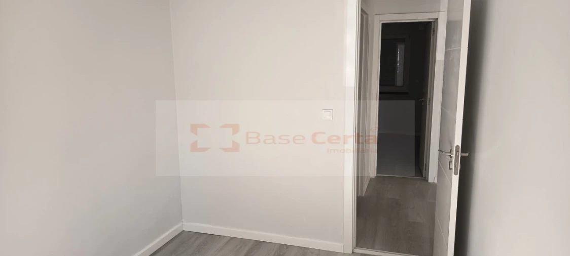 Apartamento T2 para Venda em Benfica Foto 18