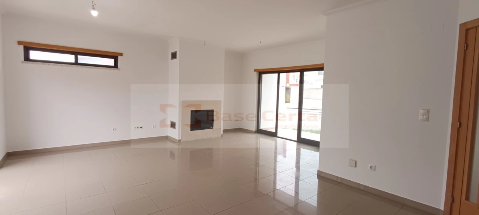 Moradia T5 para Venda em Laranjeiro e Feijó Foto 4