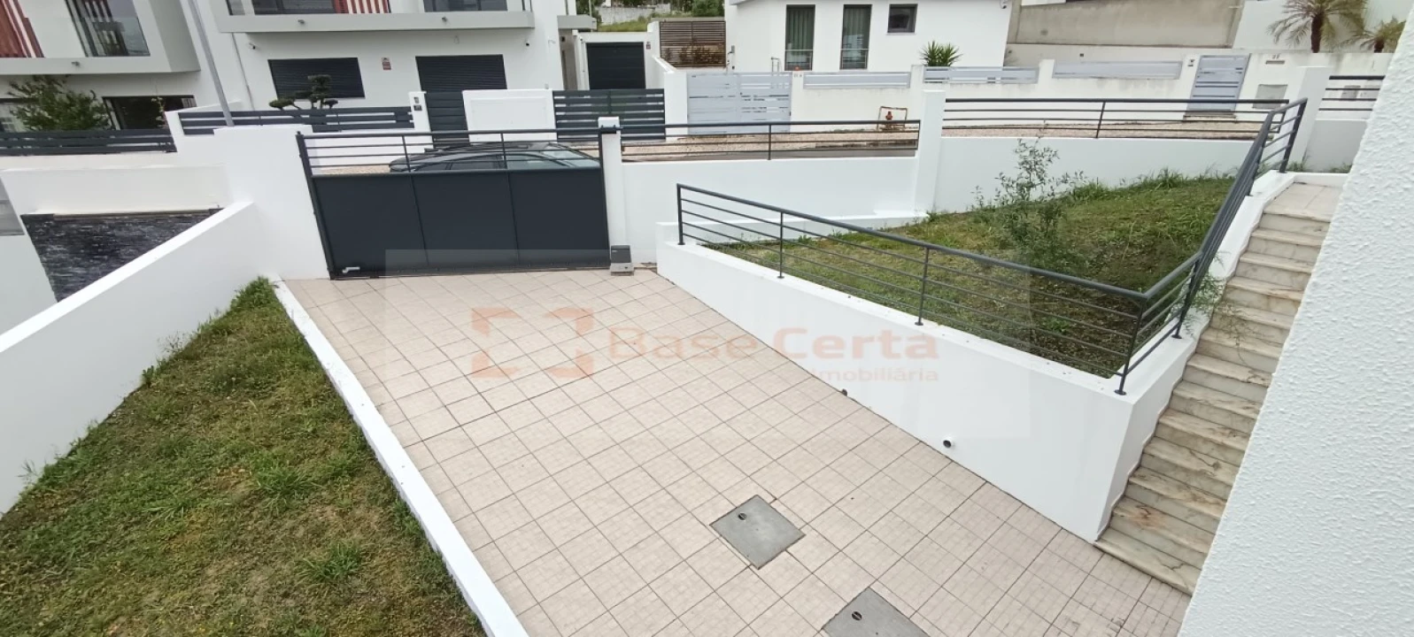 Moradia T5 para Venda em Laranjeiro e Feijó Foto 5