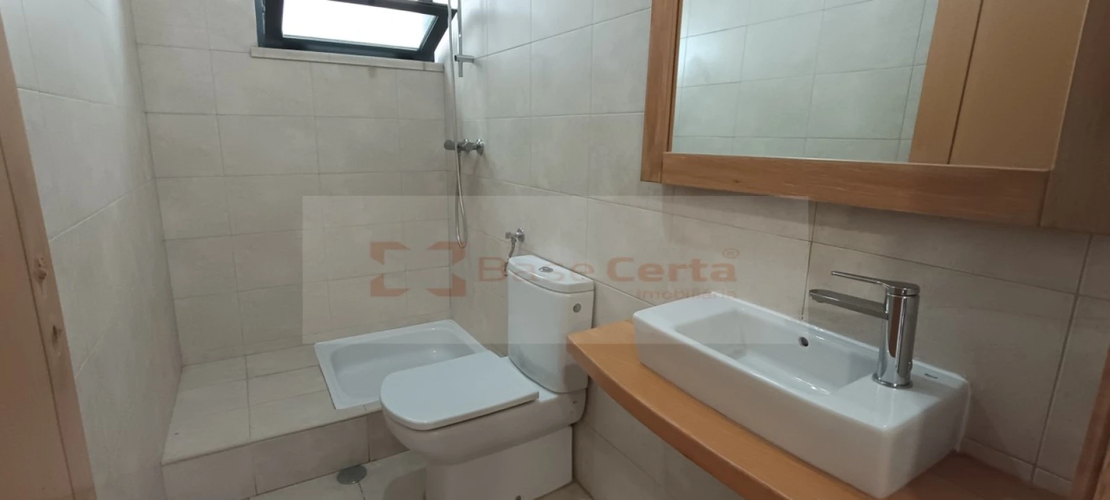 Moradia T5 para Venda em Laranjeiro e Feijó Foto 7