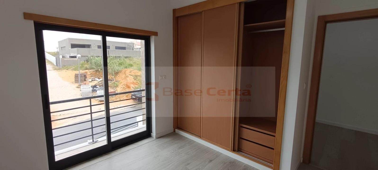 Moradia T5 para Venda em Laranjeiro e Feijó Foto 13