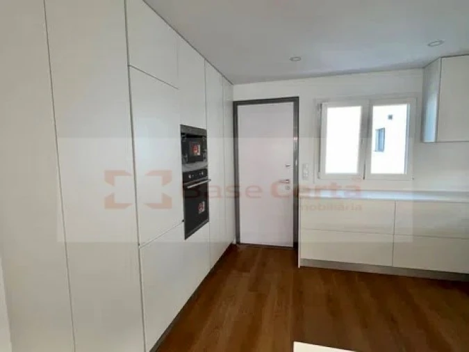 Moradia T4 para Venda em Santo Antão e São Julião do Tojal Foto 6