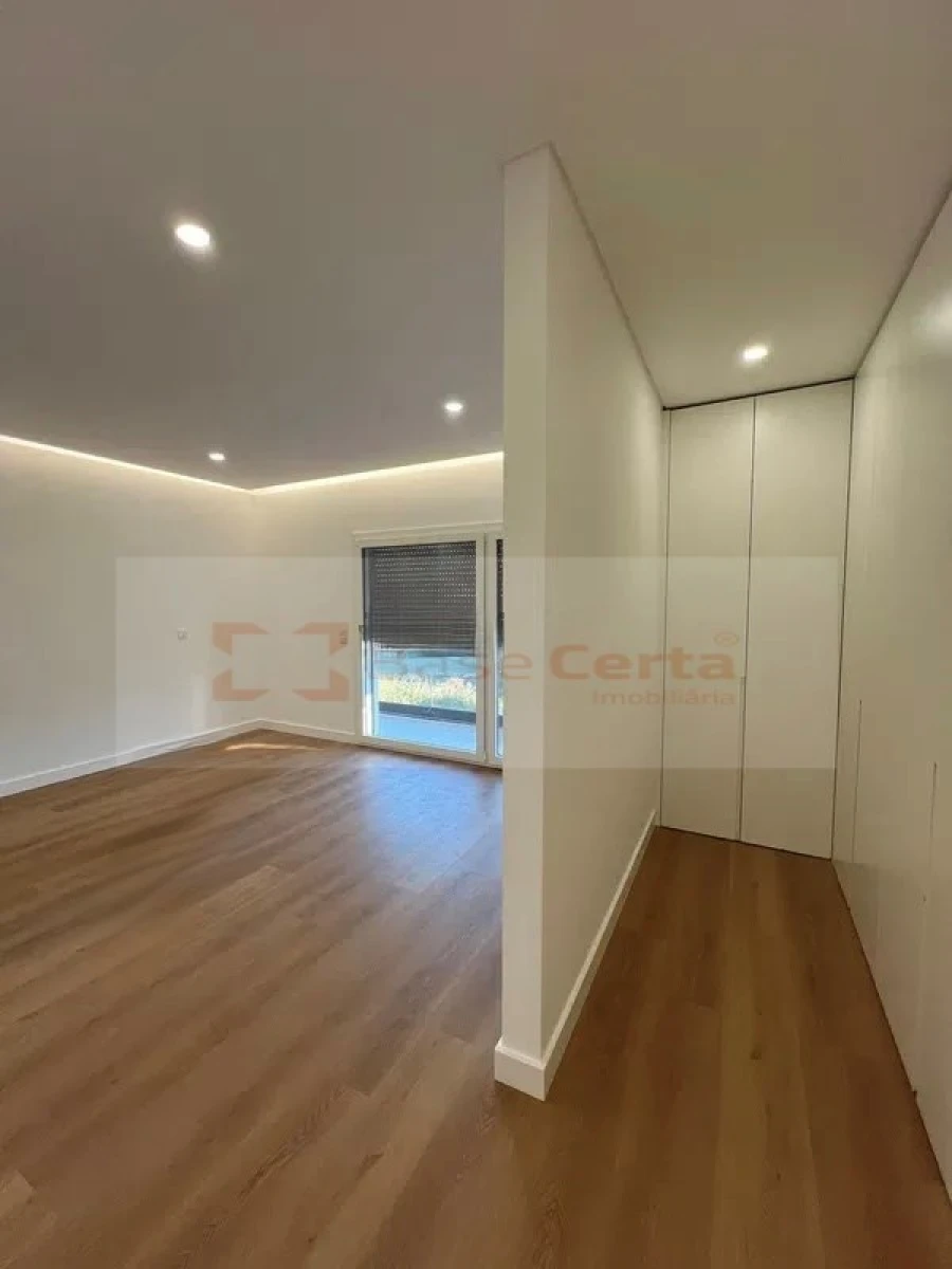 Moradia T4 para Venda em Santo Antão e São Julião do Tojal Foto 11