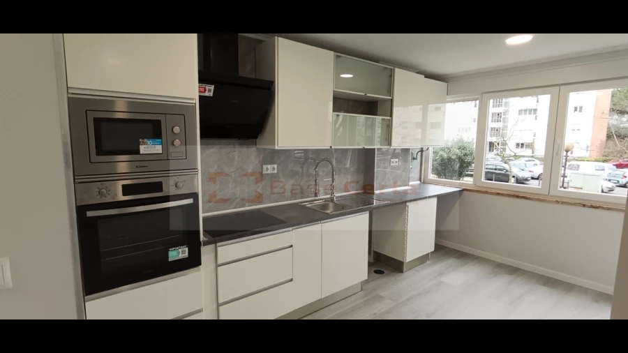 Apartamento T2 para Venda em Oeiras e São Julião da Barra, Paço de Arcos e Caxias