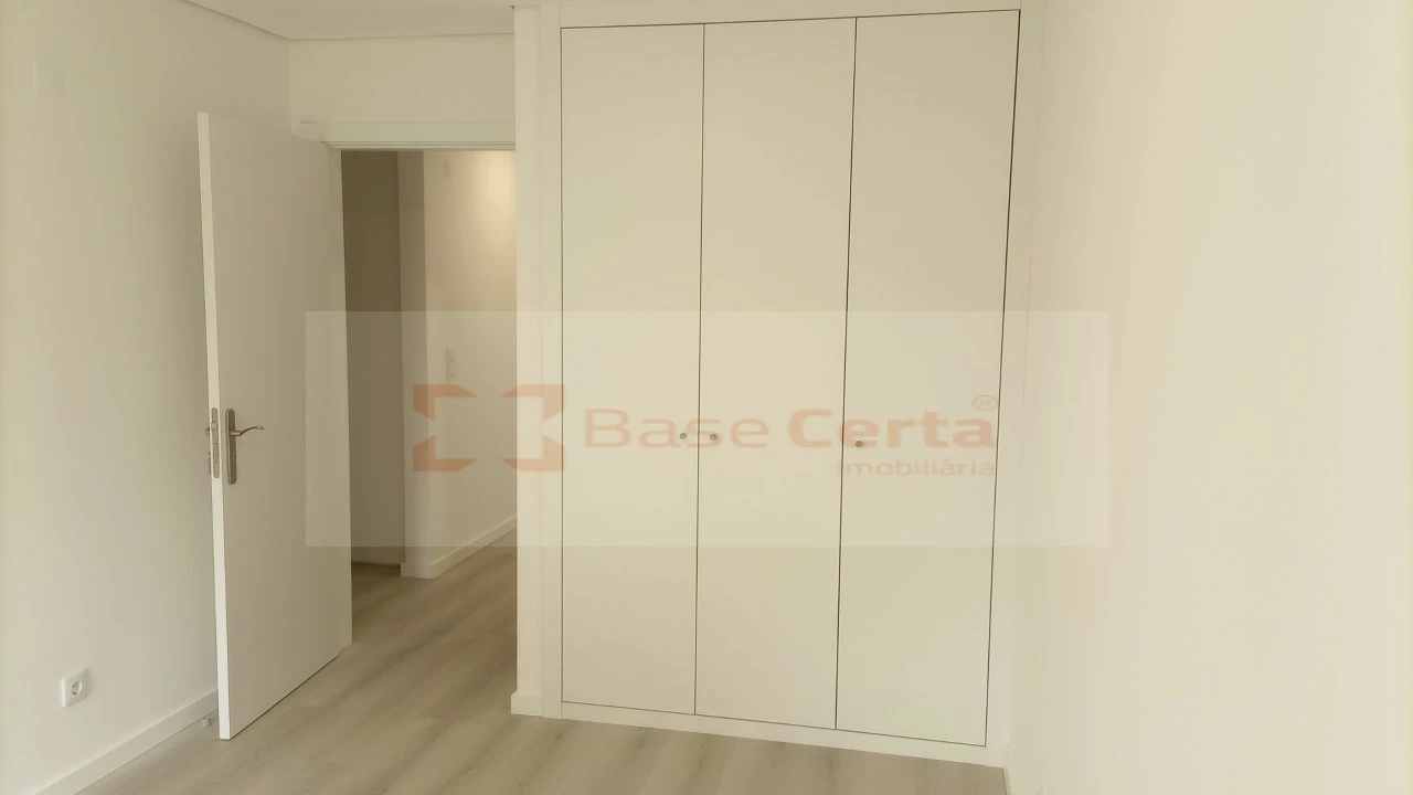 Apartamento T3 para Venda em Vialonga Foto 9