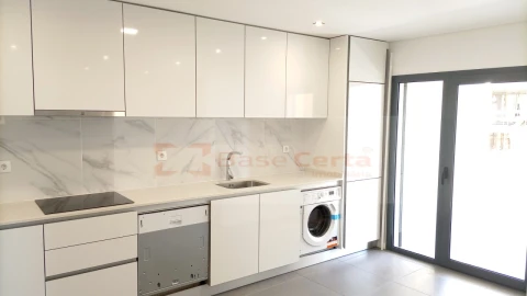 Apartamento T4 para Venda em Corroios