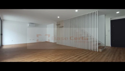 Moradia T5 para Venda em Santa Iria de Azoia, São João da Talha e Bobadela