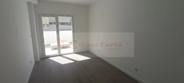 Apartamento T3 para Venda em Corroios
