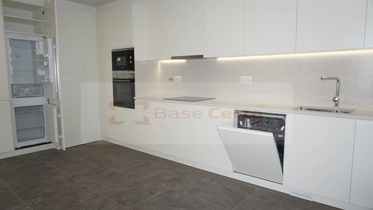 Apartamento T3 para Venda em Almada, Cova da Piedade, Pragal e Cacilhas Foto 1