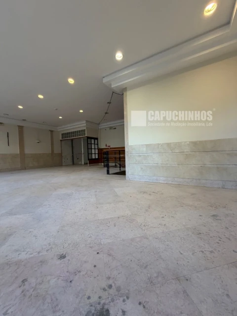 Loja para Arrendamento em Avenidas Novas