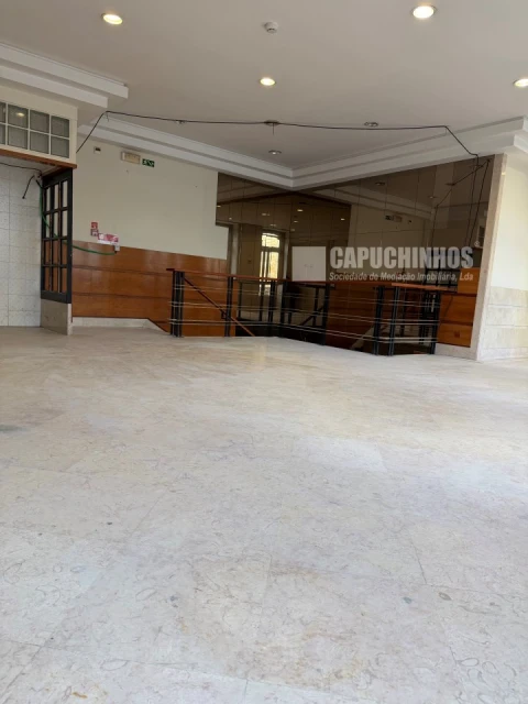 Loja para Arrendamento em Avenidas Novas