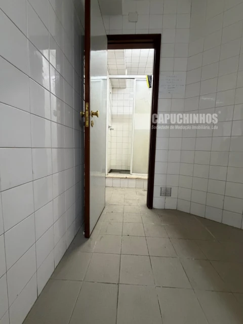 Loja para Arrendamento em Avenidas Novas