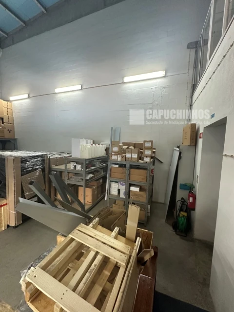 Armazém para Venda em Alcabideche