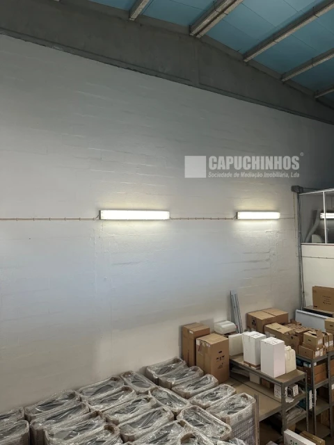 Armazém para Venda em Alcabideche