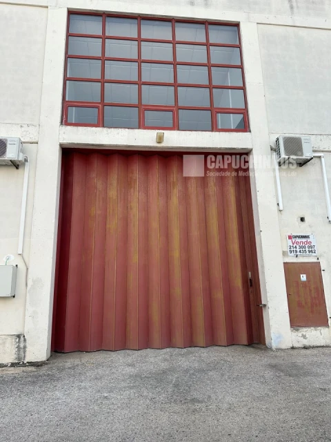 Armazém para Venda em Alcabideche