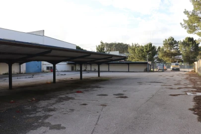 Armazém para Venda em Pataias e Martingança