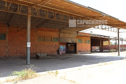 Armazém para Venda em São Pedro de Tomar